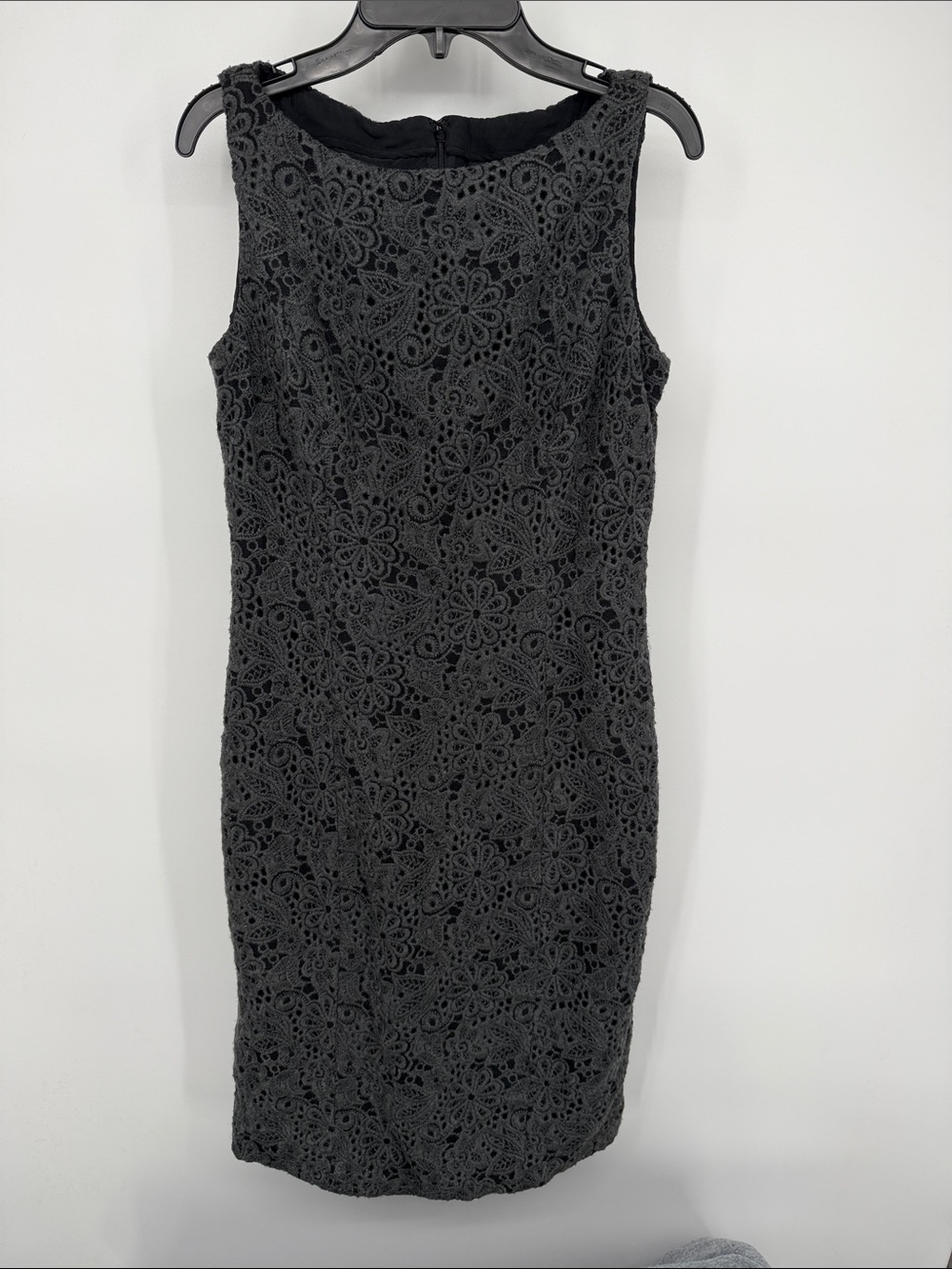 Carolina Herrera Black silk lined Floral Lace Sheath Dress size 6